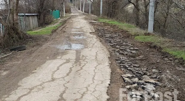 В Севастополе кто-то и как-то ремонтирует дорогу 