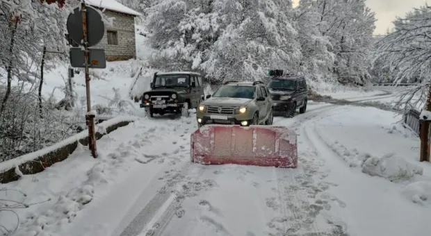 Живописную и опасную дорогу через крымские горы снова закрыли для проезда