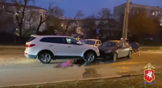 На оживленной улице Севастополя произошло тройное ДТП