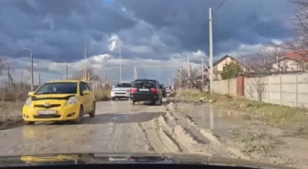 Севастопольским садоводам испортили ими же отремонтированную дорогу
