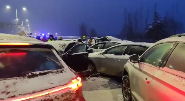В массовом ДТП с участием 50 машин погибли четыре человека 