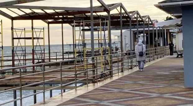 Не загораживайте море: крымчан возмутили конструкции на набережной ЮБК 