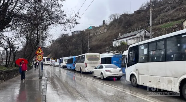 Автомобильное движение по улице Героев Севастополя открыто