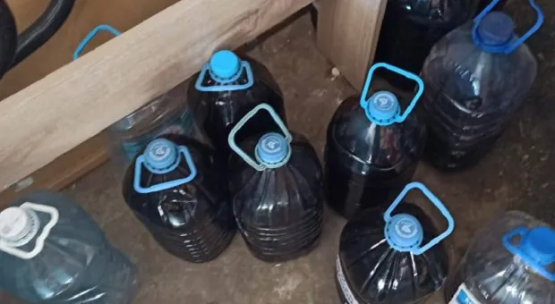 Гектолитр опасного алкоголя крымчанин собирался реализовать в курортном кафе