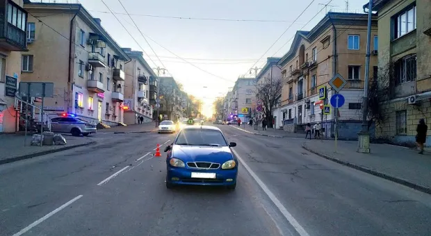 В Севастополе под колёса автомобиля попали две нетрезвые девушки