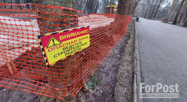 Очередная стройплощадка в главном парке столицы Крыма возмутила жителей