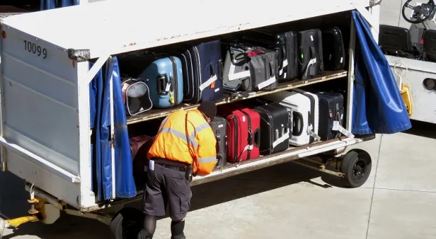 В аэропорту произошла утечка радиоактивных материалов из чемодана