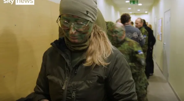 В Эстонии «мамы со странностями» раскрашивают лица из-за страха перед Россией