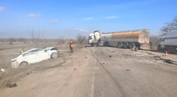 На севере Крыма в смертельном ДТП столкнулись легковой автомобиль и грузовик