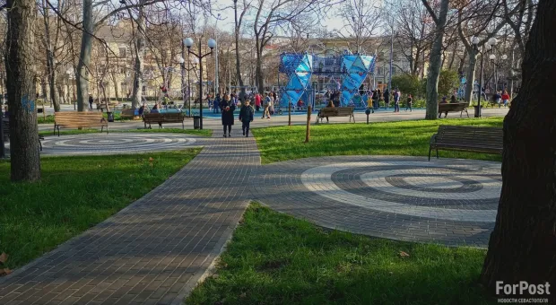Комсомольский парк в Севастополе магически ветшает 