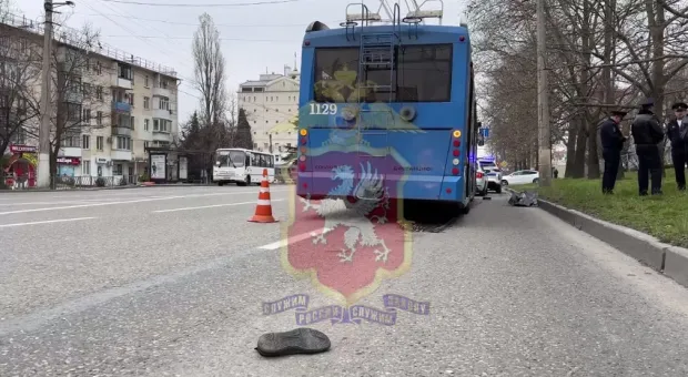В Севастополе троллейбус сбил молодого мужчину на пешеходном переходе