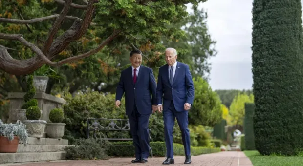 Лидеры Китая и США Си Цзиньпин и Джо Байден