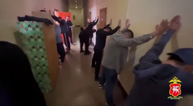 Из 17 задержанных за драку в столице Крыма семеро оказались несовершеннолетними.