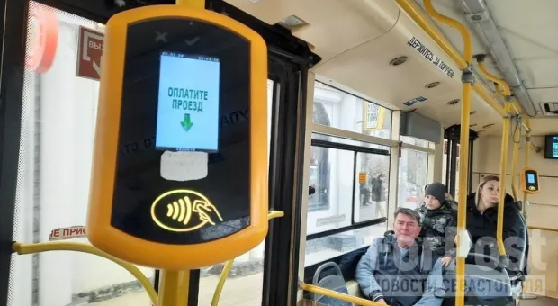 Льготники Севастополя в крымском транспорте пока продолжат платить полную стоимость проезда.