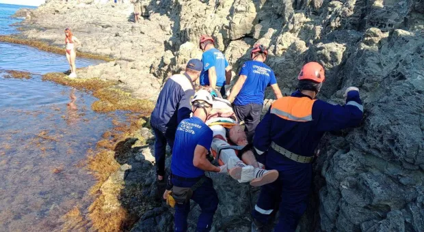 Новости Севастополя - Почему в Крыму выбрасывают в море собранный пляжниками урожай водорослей