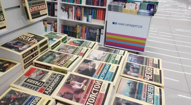 Новости России - Школьникам захотели давать по 10 тысяч на книги: как это может работать