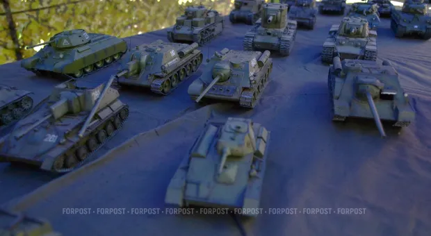 Новости Севастополя - Мужчина организовал необычное «танк-такси». Видео