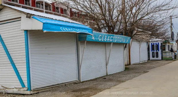 Новости Севастополя - В Севастополе нашёлся хозяин неопознанных ларьков на Столетовском