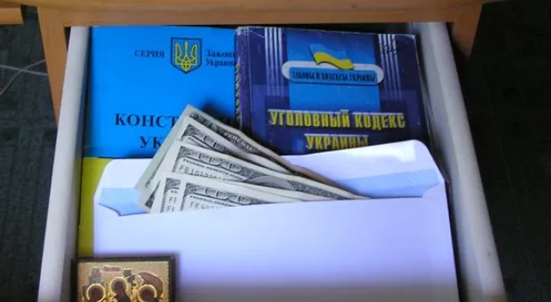 Новости Севастополя - Обвиняемый во взятке чиновник ДИЗО сидит дома до февраля