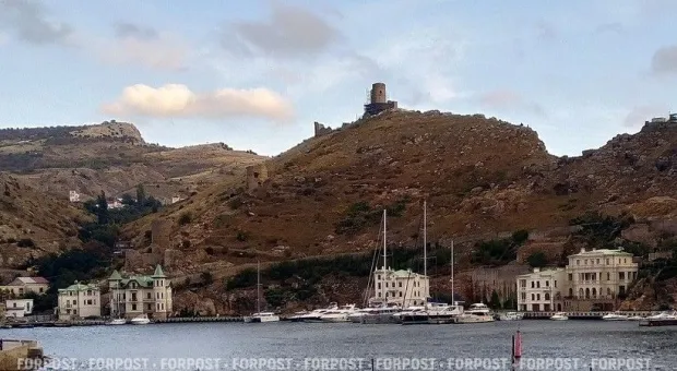 Новости Севастополя - В России гид бросил туристов на острове без вещей и с детьми на руках