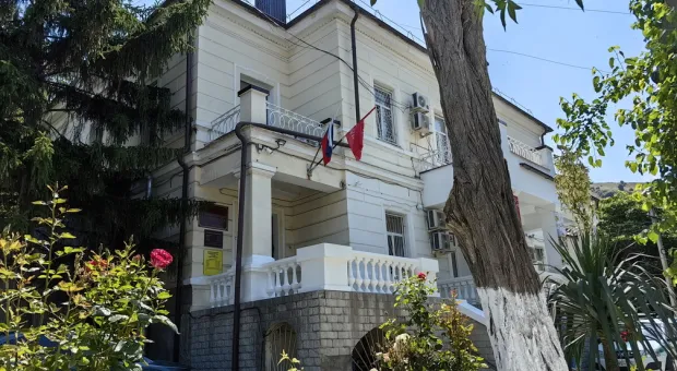 Новости Севастополя - С экс-директора лагеря «Ласпи» требуют почти миллион рублей