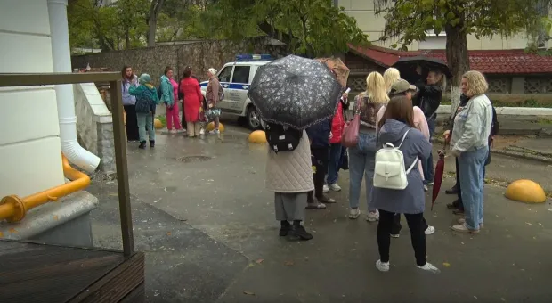 Новости Севастополя - В Севастополе учеников школы рисования оставили без холстов, но с абонементами