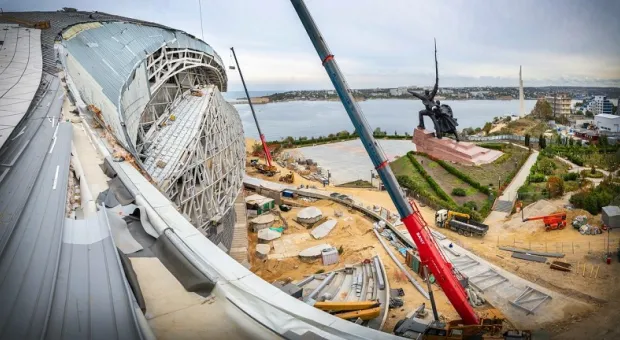 Новости Севастополя - На крыше театра оперы и балета в Севастополе устанавливают зенитный фонарь