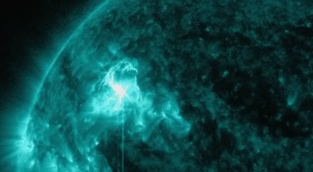 Новости России - Магнитное поле Земли уже вступило в схватку с солнечной плазмой. Когда ждать бури