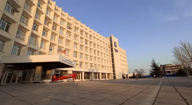 Новости Севастополя - Светофор на Столетовском проспекте снова «кошмарит» севастопольцев