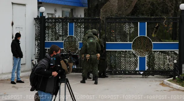 Новости Севастополя - Воспитывают пример и опыт, — Сергей Колбин об акции на площади Нахимова