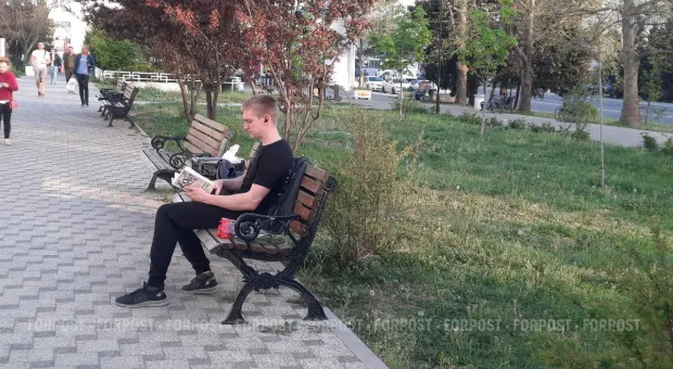 Новости Севастополя - Севастопольского художника монументалиста пригласили в Париж на фестиваль современного искусства