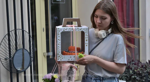 Новости Севастополя - В Севастополе тоже рисуют Азарова и Януковича с «индийской бинди» на лбу