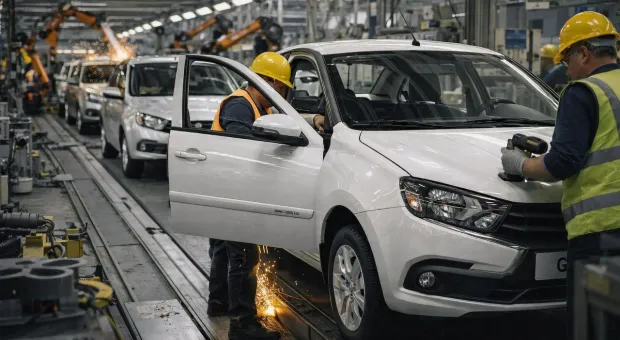 Новости России - Автопром назван худшей промышленной отраслью в 2025 году — как его спасать?