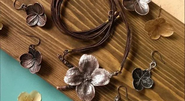 Новости Крыма - Медь, ток и листок: как крымчанка превращает растения в украшения
