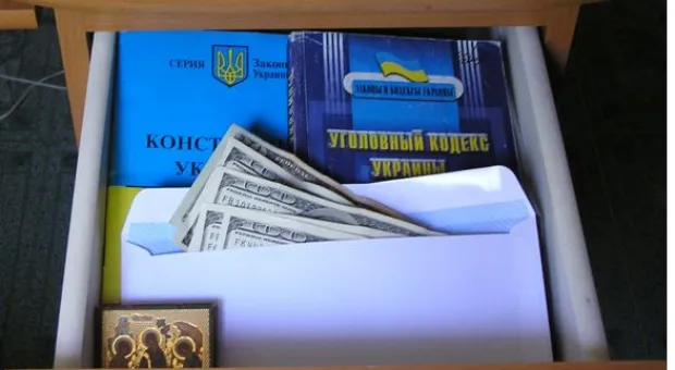 Новости Севастополя - Прокуратурой Севастополя в 2012 году возбуждено, расследовано и передано в суд 13 уголовных дел по факту получения взяток на сумму 38 тыс. долларов и 150 тыс.