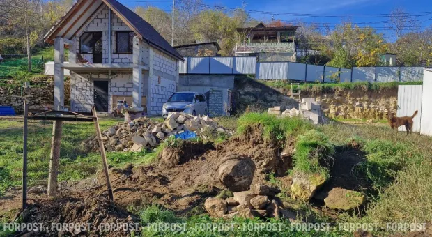 Новости Севастополя - Старинная капитель возникла на стройке частного дома в Севастополе 