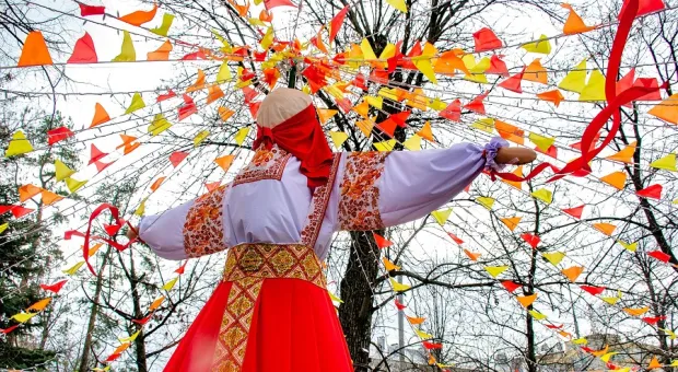 Устрицы и Румынский оркестр: как в Севастополе праздновали Масленицу более века назад