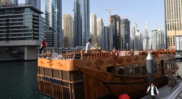 Сомнительная работа: как предлагают выживать застрявшим в Дубае туристкам