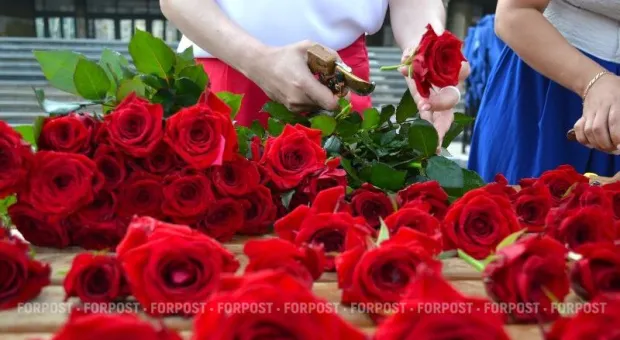 В Крыму туристок задарят цветами из императорского сада