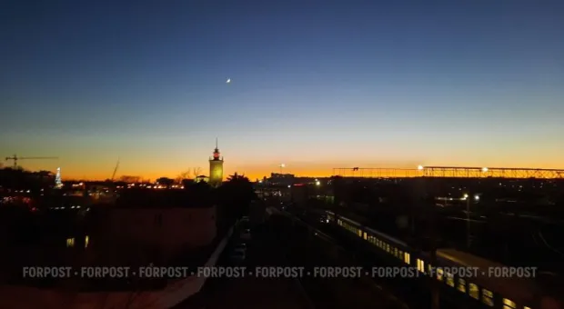 В Крым запустили поезд для работающих допоздна 