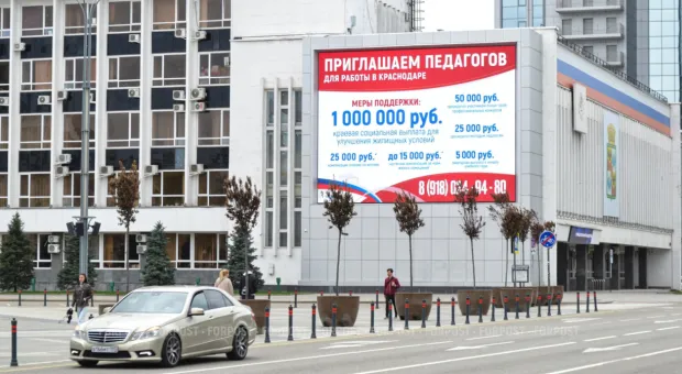 Новости России - В Севастополе появился памятный знак погибшему в результате теракта офицеру ЧФ