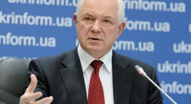 Новости Крыма - Крымчан взбудоражила полуголая девушка в автосалоне