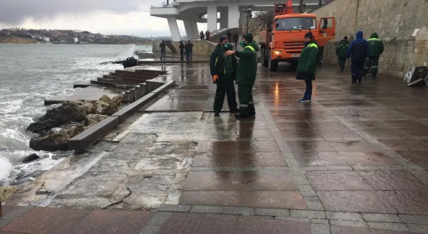 Новости Севастополя - Разбитые набережные в центре Севастополя восстановят позже