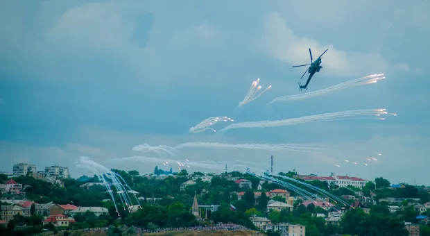 «Авиадартс-2019» завершился зрелищным авиашоу над Севастопольской бухтой