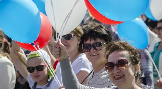 В Севастополе Первомай отметили традиционным, но коротким шествием