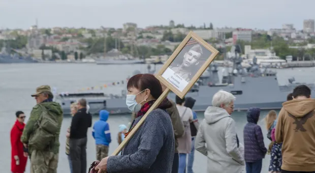 День Победы в Севастополе: почти без людей, но с авиацией