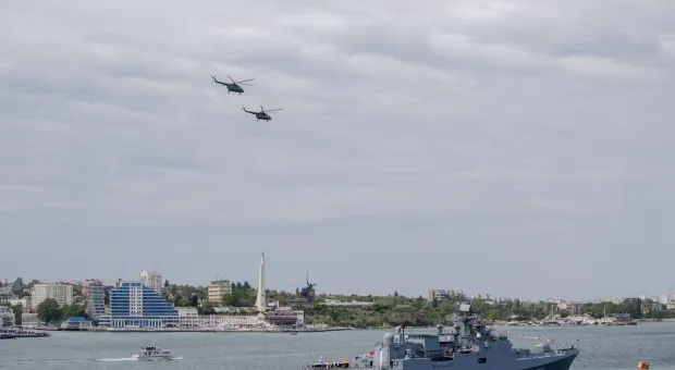 День Победы в Севастополе: почти без людей, но с авиацией