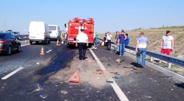 Восемь человек погибли в аварии с микроавтобусом в Крыму (обновлено)