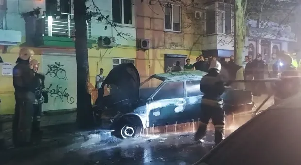 В центре Севастополя сгорел автомобиль 