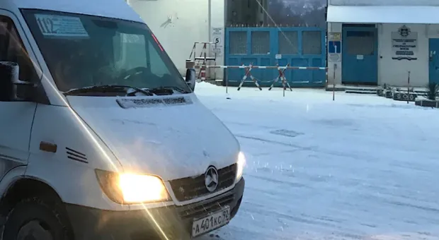 Новости Севастополя - Черноморский флот вытянул застрявших в снегу крымских автомобилистов